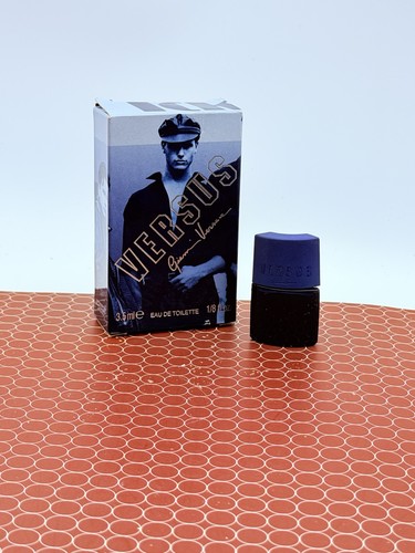 Gianni versace versus uomo eau - gianni,