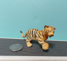 Safari Ltd STANDING TIGER CUB