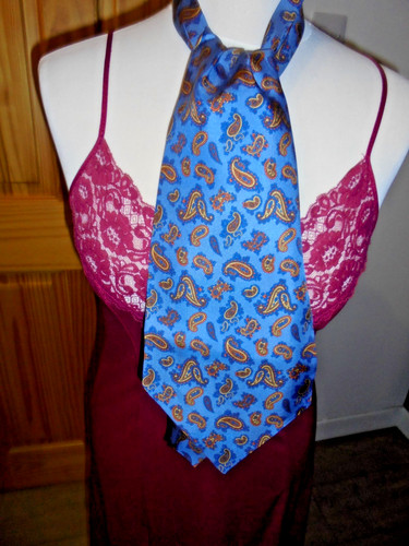 Blue paisley design 100 silk - 100%,