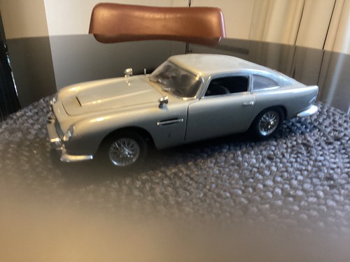 Aston martin db5 james - db5, bond