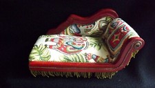 New small chaise lounge - -,