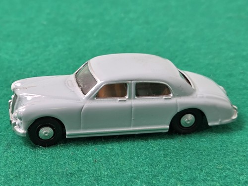 Base toys riley - base,