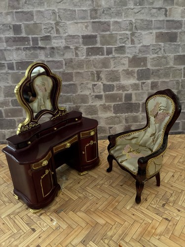 Dolls house scale - dolls,
