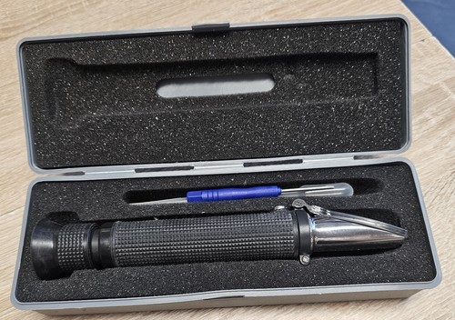 Portable refractometer test - refractometer,