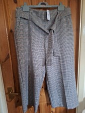 Nutmeg smart check capri crop