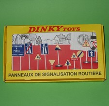 Dinky (Atlas) / 593 Panneaux de Signalisation Routiere Road Signs / Boxed