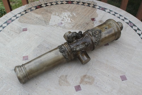 Large black powder signal - black,