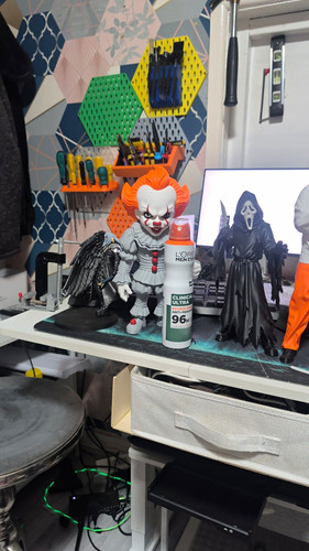 Pennywise model grey outfit - model,