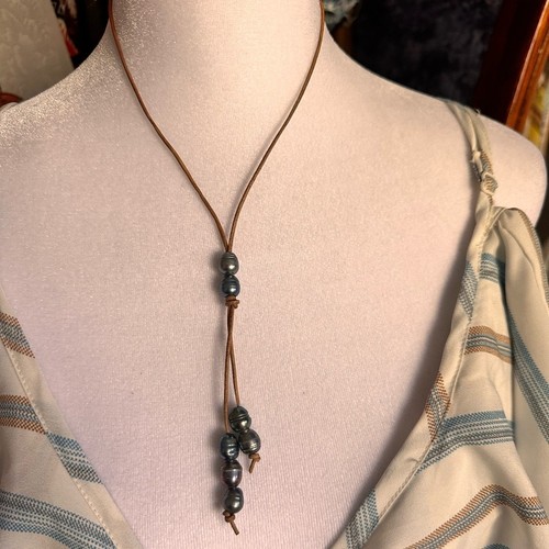 Freshwater black pearl leather - freshwater,