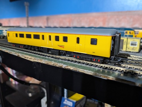 Hornby r4992 mk2d staff - r4992, coach
