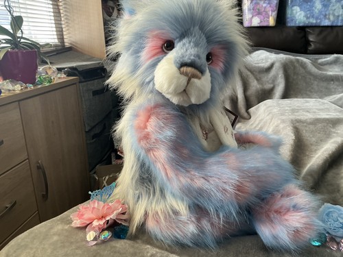 Charlie bears the handsome - bears,