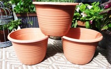 SET 3 LARGE TERRACOTTA CLAY COLOUR GARDEN PATIO FLOWER PLANT POT PLASTIC 26CM p