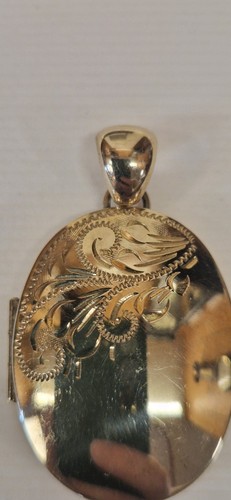 9ct yellow gold engraved oval - gold,