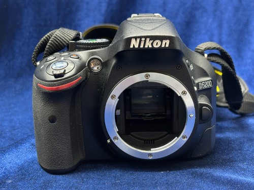 Nikon d5200 camera body only - camera,