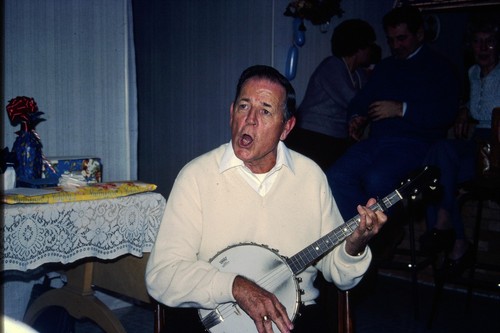 S1998 man playing banjo - s1998,