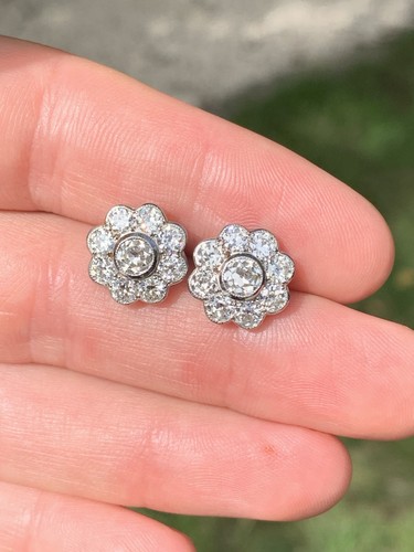 18ct white gold - old, cut