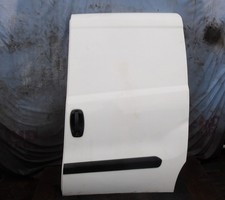 VAUXHALL COMBO D L2H1 2300 CDTI MK3 2012-2018 LEFT N/S SLIDING DOOR WHITE 42542