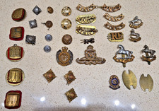 Military Cap Badges, buttons & pips, Kings regiment etc. In the tin as shown