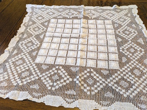 Very pretty vintage - pretty, large
