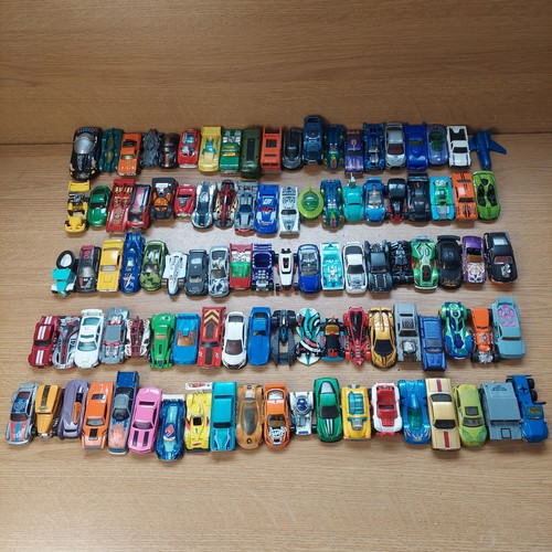 Job lot 100 hot wheels - hot,