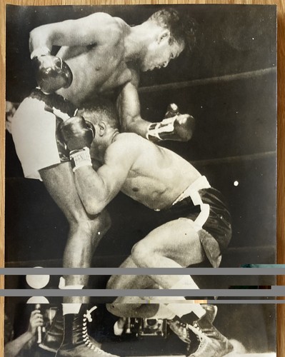 Sugar ray robinson knocks - sugar,