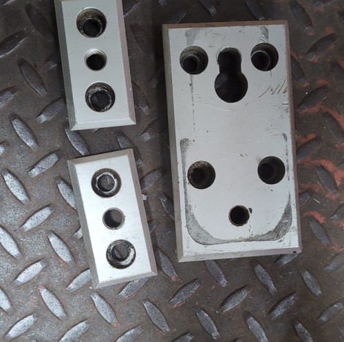 Cot mounting system floor