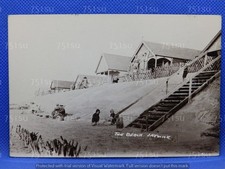 Bungalow or hut, The Beach