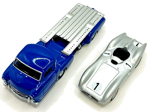 Renntransporter with car - 1:64,