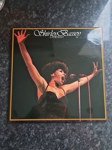 Shirley bassey potrait vinyl - potrait,