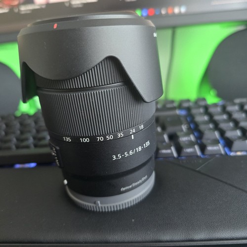 Sony 135mm 5 6 oss - f3.5-5.6,