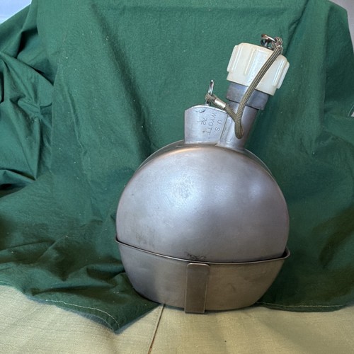 Military surplus canteen - us,