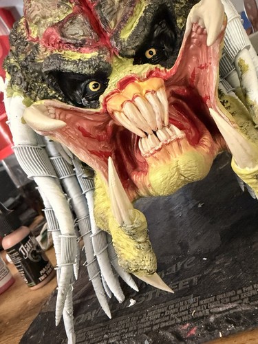 Predator bust resin - cm,