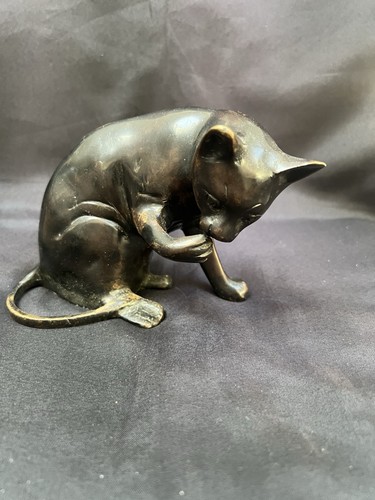 Vintage bronze cat - bronze, paw