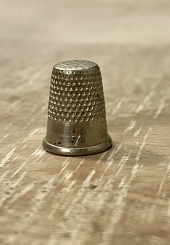 Vintage metal sewing thimble - metal,