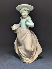 NAO by LLADRO - GIRL WITH