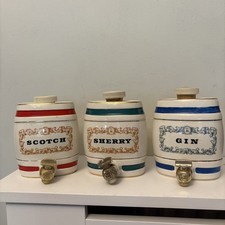 VINTAGE 3 WADE ROYAL VICTORIA