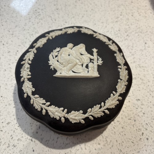 Vintage wedgwood black basalt - black,
