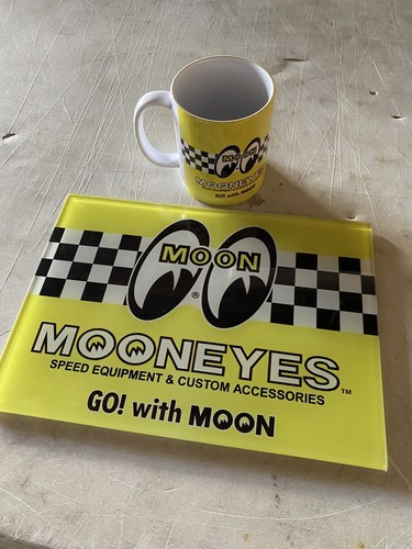 Mooneyes chopping board and