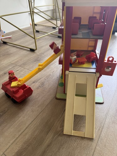 Playskool 1973 rescue centre - rescue,