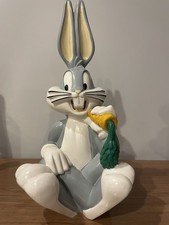 Bugs Bunny Sitting Resin Statue - Warner Bros Studio Store - 34cm Tall