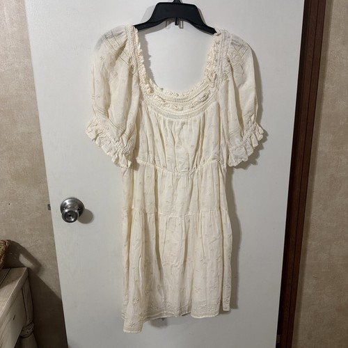 Old navy smocked eyelet - old,