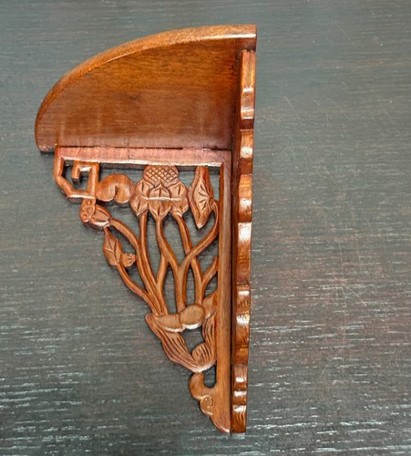 Vtg hand carved wooden - carved, corner