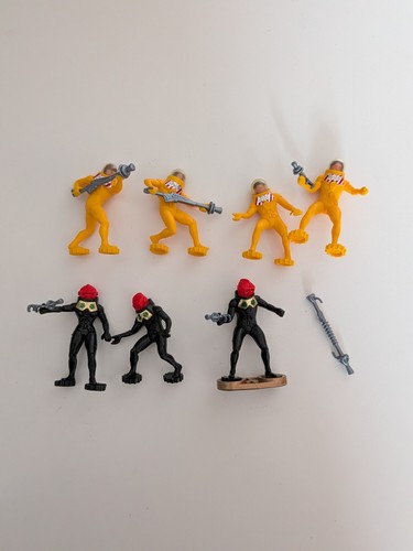 Vintage britains martian and - britains,