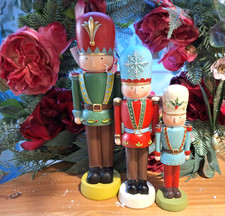 SET OF 3 RETRO STYLE  RESIN