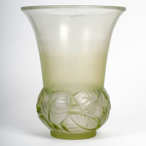 Lilac vase white - , patinated