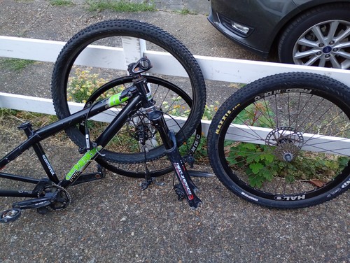 Commencal absolutely front - absolutely,
