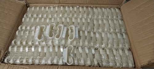Joblot 800 mini nailbrushes - of,