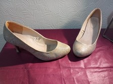 Gold Heeled Pump's Size 5