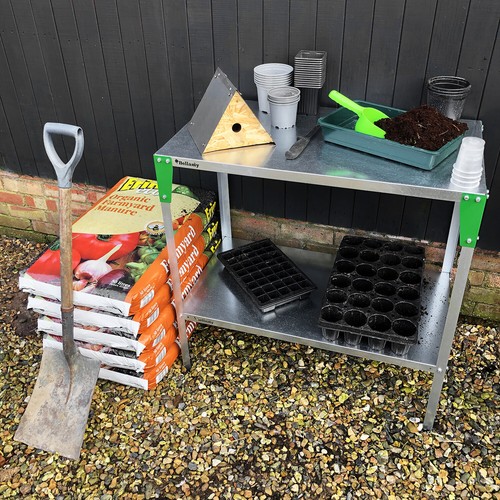 Potting flat table - flat, plants
