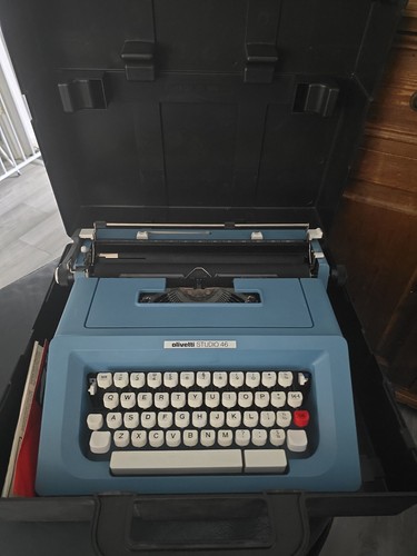 Olivetti studio typewriter - studio, 46